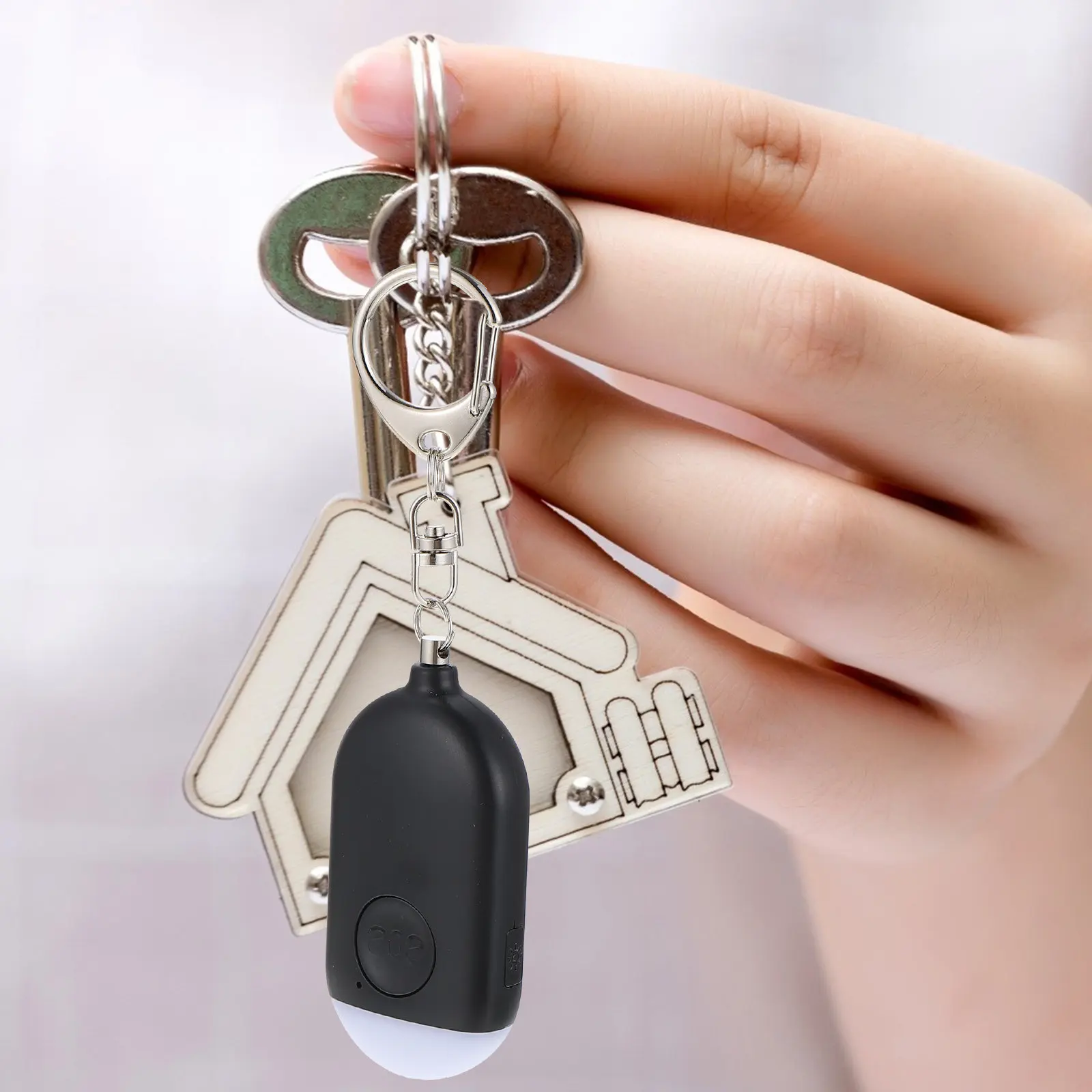 1 комплект портативных персональных сигнализаций-брелоков с фонариком, устройство для защиты от кражи, для женщин, для активного отдыха, путешествий, бега и поездок на работу
1 комплект портативных персональных сигнализаций-брелоков с фонариком, устройство для защиты от кражи, для женщин, для активного отдыха, путешествий, бега и поездок на работу