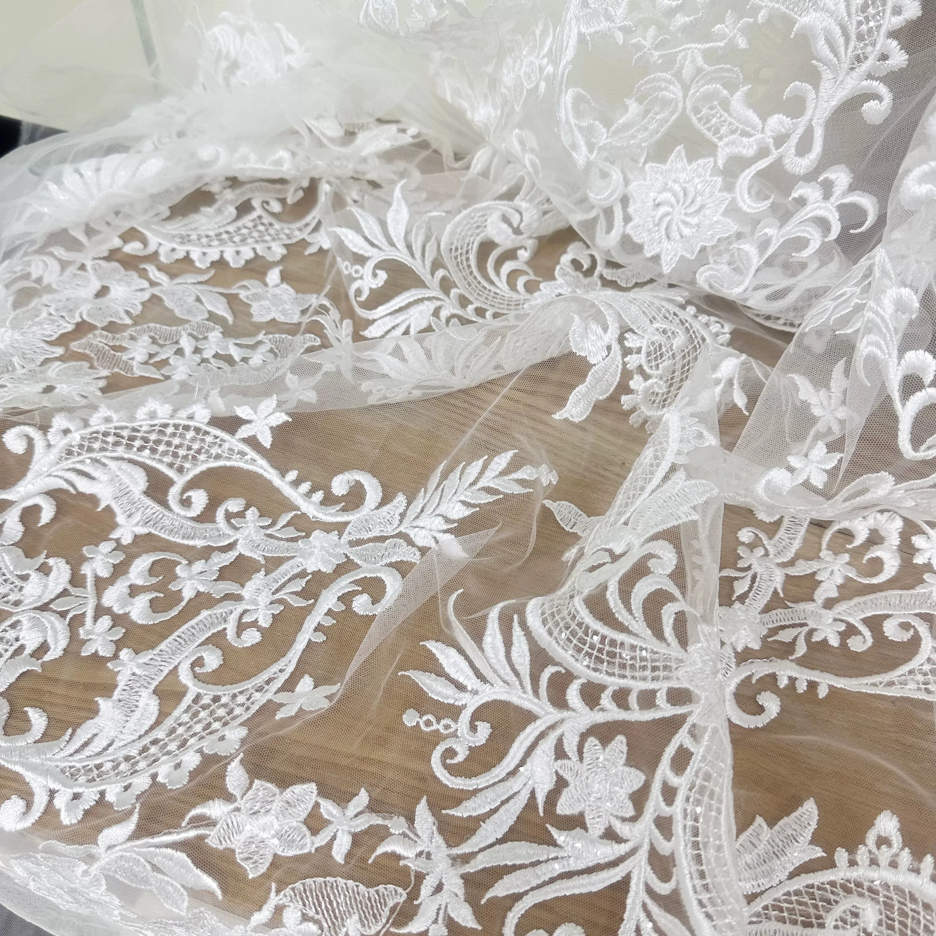 1yard Unique flower embroidery fabrics for clothing mesh tissu Wedding dresses and formal wear fabric
1yard Unique flower embroidery fabrics for clothing mesh tissu Wedding dresses and formal wear fabric