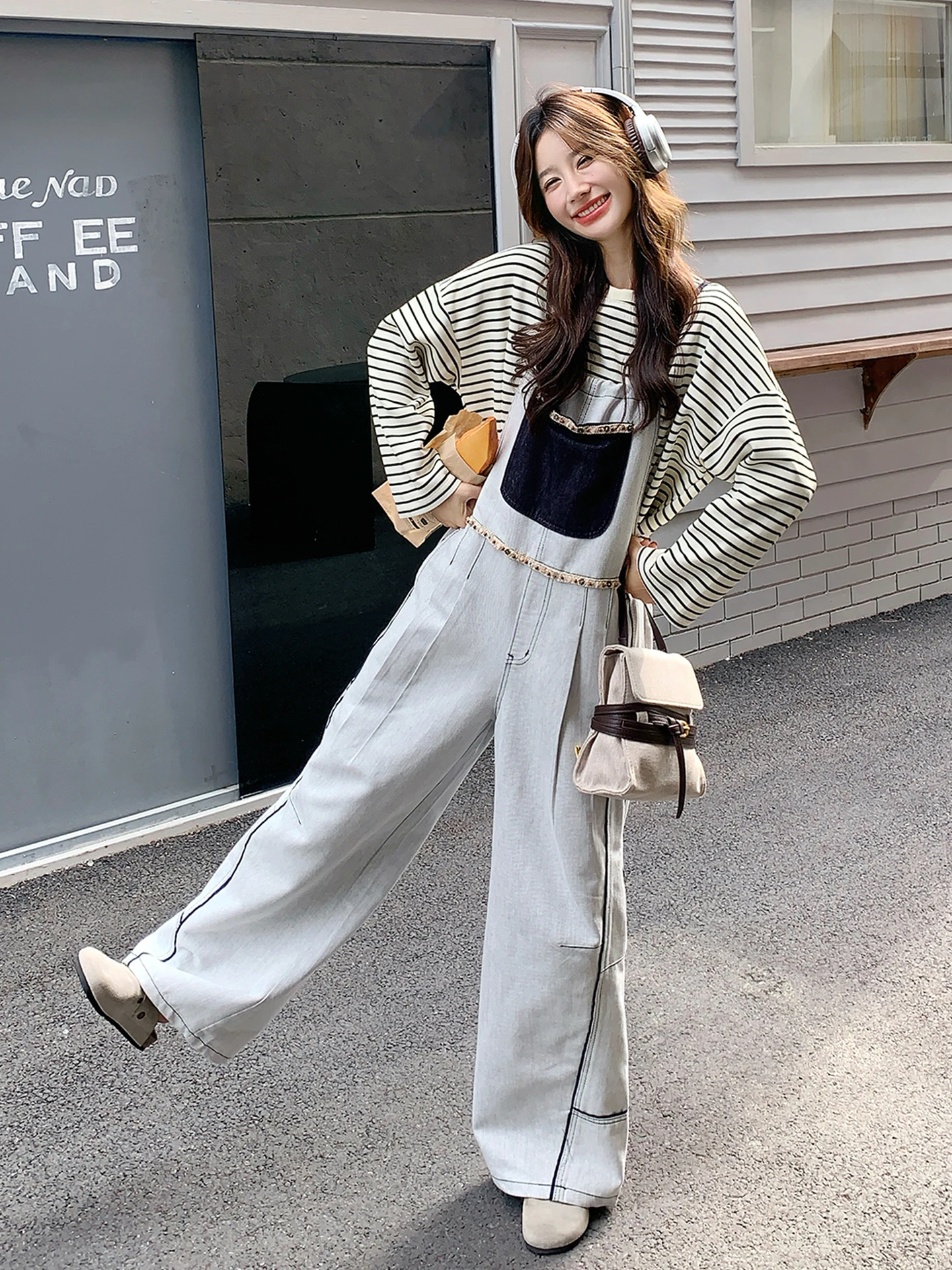 Джинсовые комбинезоны контрастного цвета в стиле ретро, женские осенние 2023, новые молодежные цельные брюки, повседневные брюки...
Джинсовые комбинезоны контрастного цвета в стиле ретро, женские осенние 2023, новые молодежные цельные брюки, повседневные брюки...