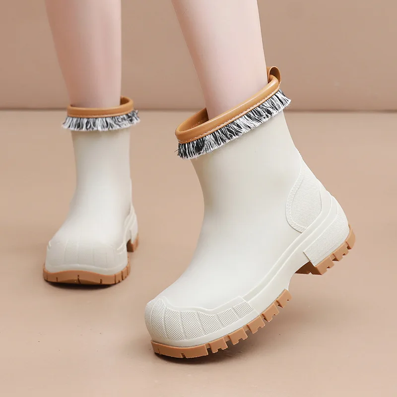 Women's Fashionable Mid-tube Non-slip Rain Boots Adult Outdoor Travel Boots Comfortable Wear-resistant Lightweight Rubber Shoes
Women's Fashionable Mid-tube Non-slip Rain Boots Adult Outdoor Travel Boots Comfortable Wear-resistant Lightweight Rubber Shoes