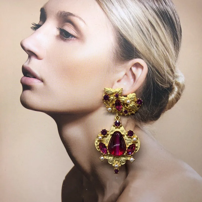 European and American vintage palace noble and elegant rose red glaze pearl exaggerated earrings, ear clips
European and American vintage palace noble and elegant rose red glaze pearl exaggerated earrings, ear clips