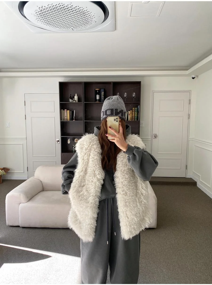 Женский жилет из искусственного меха ягненка, теплое повседневное свободное пальто, зимний модный топ, универсальный универсальный топ без насадок
Женский жилет из искусственного меха ягненка, теплое повседневное свободное пальто, зимний модный топ, универсальный универсальный топ без насадок