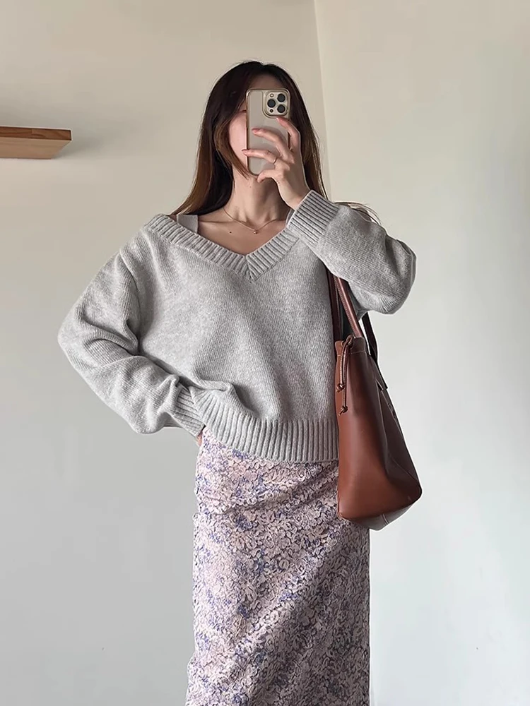 Korobov Korean Chic Sweater Autumn French Design V-neck Off-the-shoulder Pullovers Loose Long Sleeve Halter Knit Jumpers Woman
Korobov Korean Chic Sweater Autumn French Design V-neck Off-the-shoulder Pullovers Loose Long Sleeve Halter Knit Jumpers Woman
