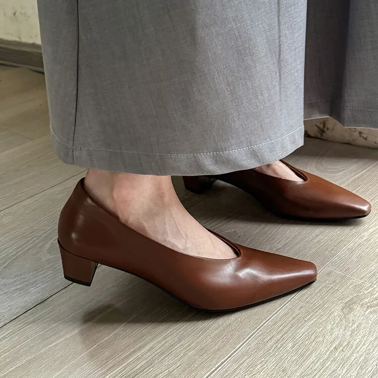 Single shoe women's pointed shallow mouth versatile grandma shoes Spring and Autumn temperament lady simple fashion thick heel
Single shoe women's pointed shallow mouth versatile grandma shoes Spring and Autumn temperament lady simple fashion thick heel