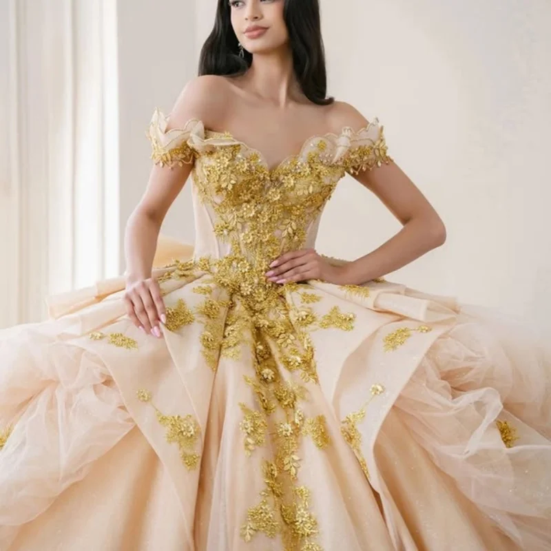 Light Champagne Quinceanera Dress off-shoulder glitter Decal Long tail golden flower Bow Vestidos De 15 Quinceanera Customize
Light Champagne Quinceanera Dress off-shoulder glitter Decal Long tail golden flower Bow Vestidos De 15 Quinceanera Customize