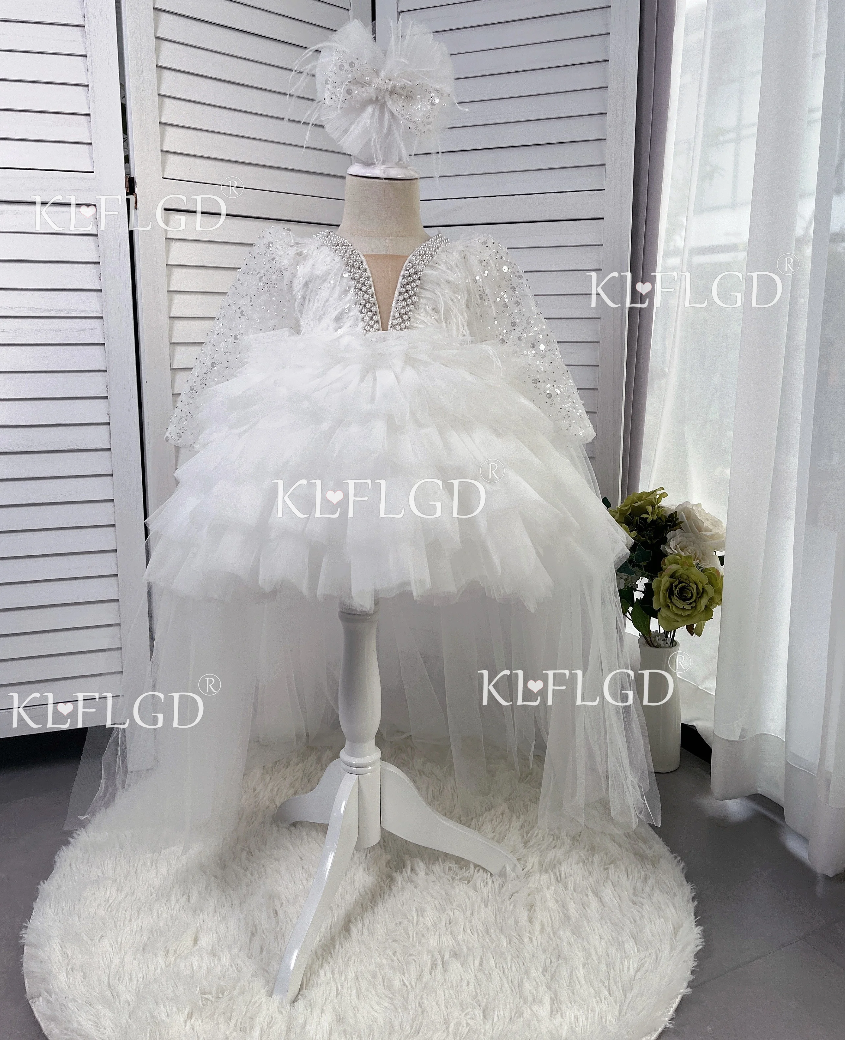 Luxurious and elegant flower boy wedding dress for the first birthday baptismal dress sequin lace white tail fluffy skirt
Luxurious and elegant flower boy wedding dress for the first birthday baptismal dress sequin lace white tail fluffy skirt