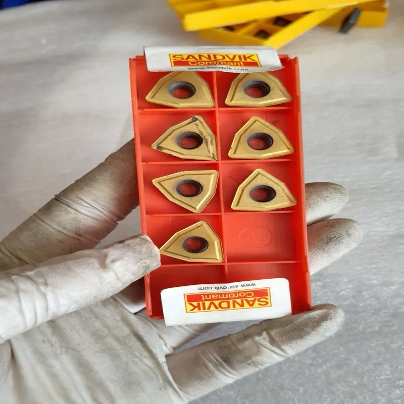 Hard alloy cutting blades WCMX080412R-53 1020
Hard alloy cutting blades WCMX080412R-53 1020