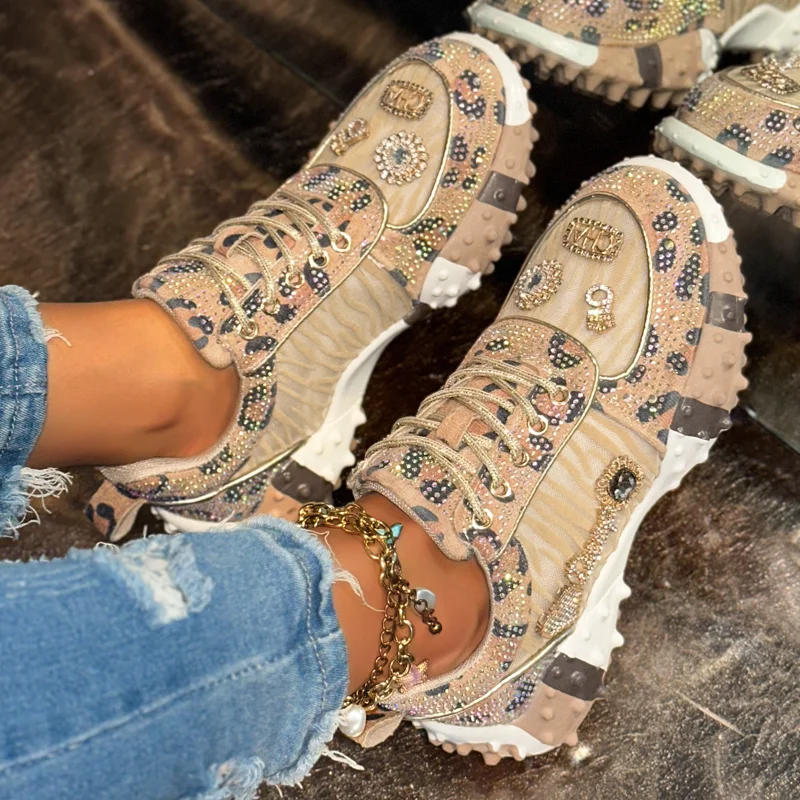 Модные повседневные туфли со стразами, женские роскошные кроссовки с леопардовым принтом, дышащие дизайнерские повседневные нескользящие кроссовки на платформе
Модные повседневные туфли со стразами, женские роскошные кроссовки с леопардовым принтом, дышащие дизайнерские повседневные нескользящие кроссовки на платформе