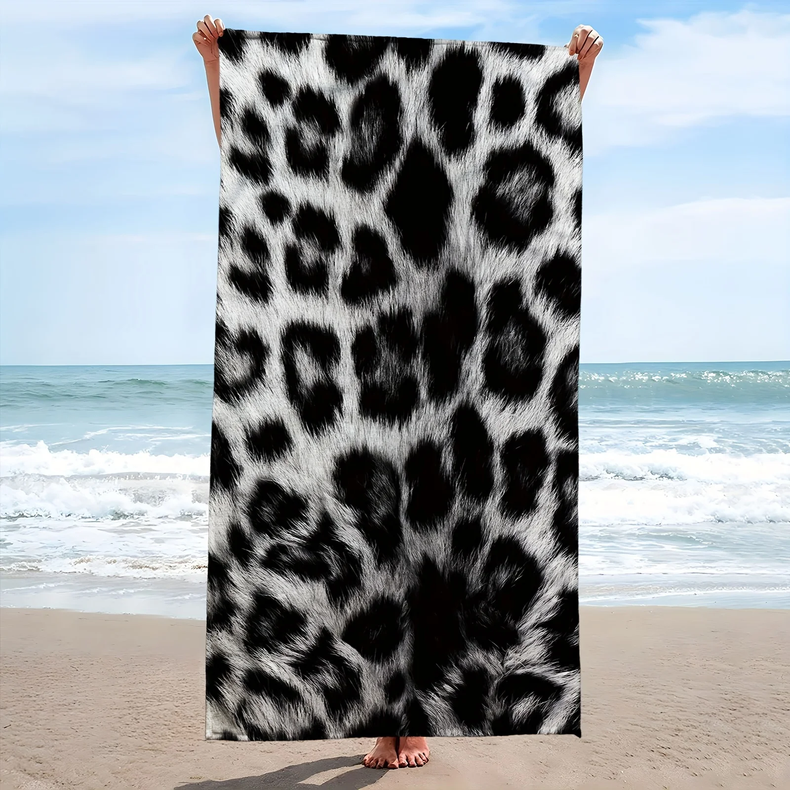 A suede fiber beach mat with leopard print design, highly absorbent, perfect for travel, swimming, diving, surfing, yoga, and ca
A suede fiber beach mat with leopard print design, highly absorbent, perfect for travel, swimming, diving, surfing, yoga, and ca