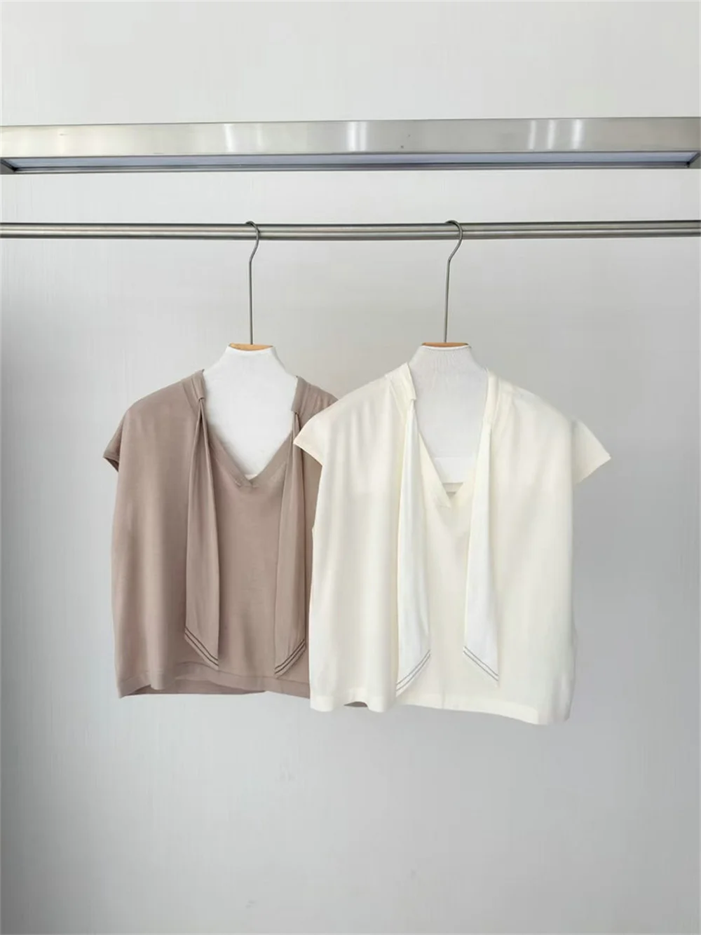 Women's Clothes Solid Color Short-Sleeve Knitted Tops Simple Elegant Tie-Neck High-End Top for Women
Women's Clothes Solid Color Short-Sleeve Knitted Tops Simple Elegant Tie-Neck High-End Top for Women