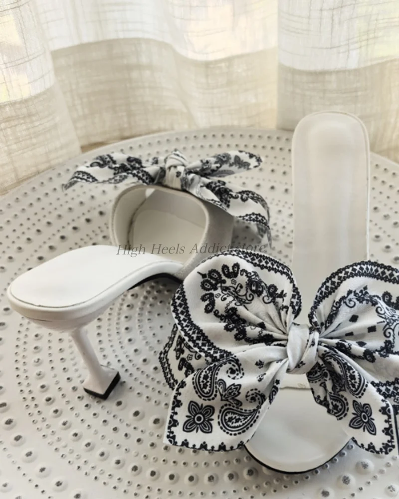 Оригинальный дизайн, женские тапочки с черно-белым бантом, кожаные туфли с принтом на высоком каблуке 5,5 см, элегантные вечерние роскошные туфли с открытым носком
Оригинальный дизайн, женские тапочки с черно-белым бантом, кожаные туфли с принтом на высоком каблуке 5,5 см, элегантные вечерние роскошные туфли с открытым носком