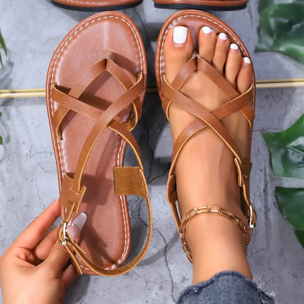 Women Casual Flat Sandals 2025 New Fashion Outdoor Lightweight Sandals Clip on Comfortable Daily Shoes Women Sandalias De Mujer
Women Casual Flat Sandals 2025 New Fashion Outdoor Lightweight Sandals Clip on Comfortable Daily Shoes Women Sandalias De Mujer
