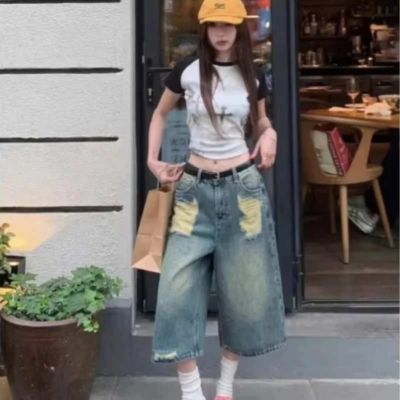 Retro Women's Denim Shorts High Waist Pants Breathable Capri Pants Summer Jeans New Female Fashion Hip Hop Middle Ripped Jeans
Retro Women's Denim Shorts High Waist Pants Breathable Capri Pants Summer Jeans New Female Fashion Hip Hop Middle Ripped Jeans