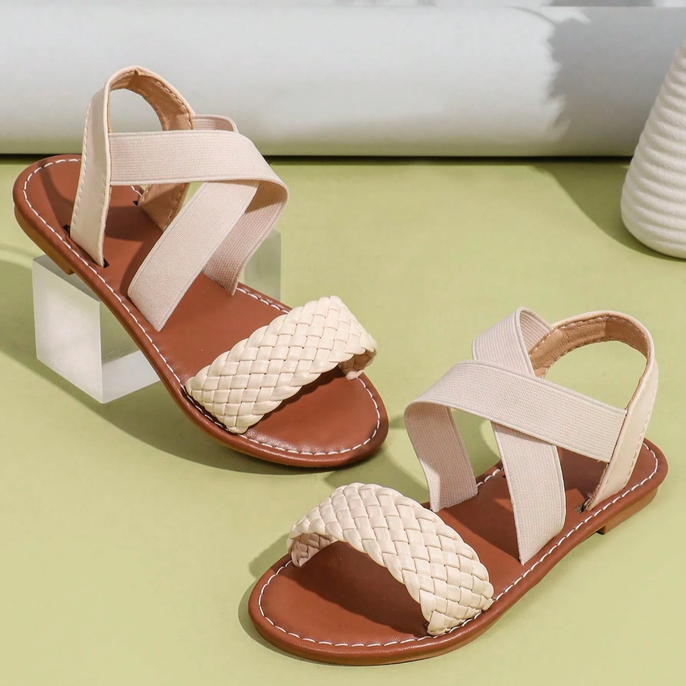 Girls Leather Sandals 2026 New Summer Toddler Braided Beach Sandals Non-slip Simple Classic Princess Party Wedding Daily Wear
Girls Leather Sandals 2026 New Summer Toddler Braided Beach Sandals Non-slip Simple Classic Princess Party Wedding Daily Wear