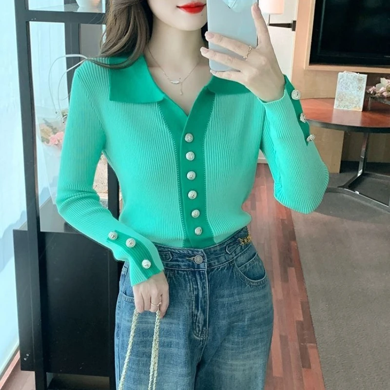 Модный приталенный свитер-поло с цветовыми блоками и регулируемым воротником, идеально подходит для многослойных образов, осенняя коллекция 2026 года.
Модный приталенный свитер-поло с цветовыми блоками и регулируемым воротником, идеально подходит для многослойных образов, осенняя коллекция 2026 года. 