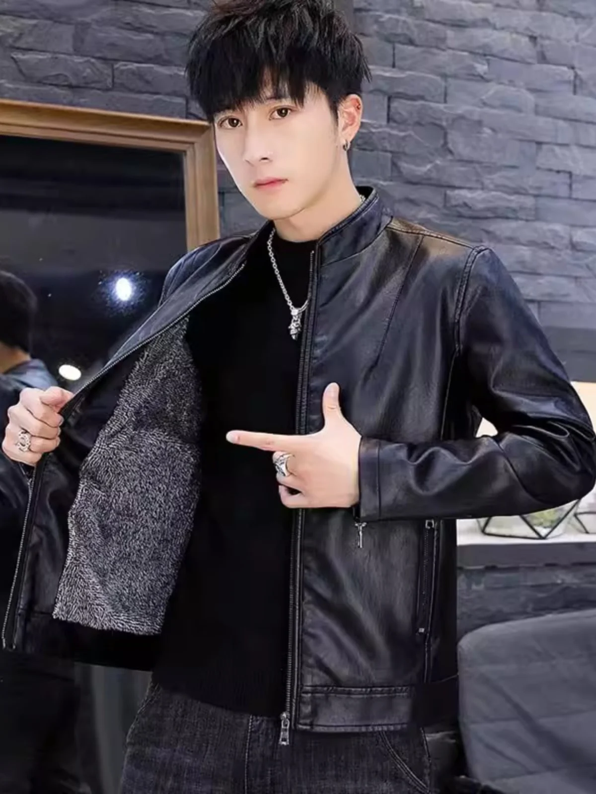 Мужская куртка из искусственной кожи на молнии, осенне-зимняя, с воротником-стойкой, молодежная, приталенная, однотонная
Мужская куртка из искусственной кожи на молнии, осенне-зимняя, с воротником-стойкой, молодежная, приталенная, однотонная