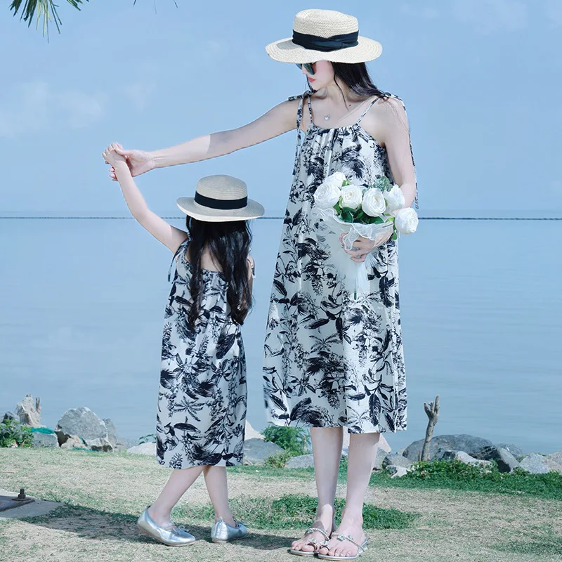Elegant Like Mother Like Daughter Holiday Dresses Beach Vacation Mom and Baby Girls Loose Dress for Women Momy and Me Clothing
Elegant Like Mother Like Daughter Holiday Dresses Beach Vacation Mom and Baby Girls Loose Dress for Women Momy and Me Clothing