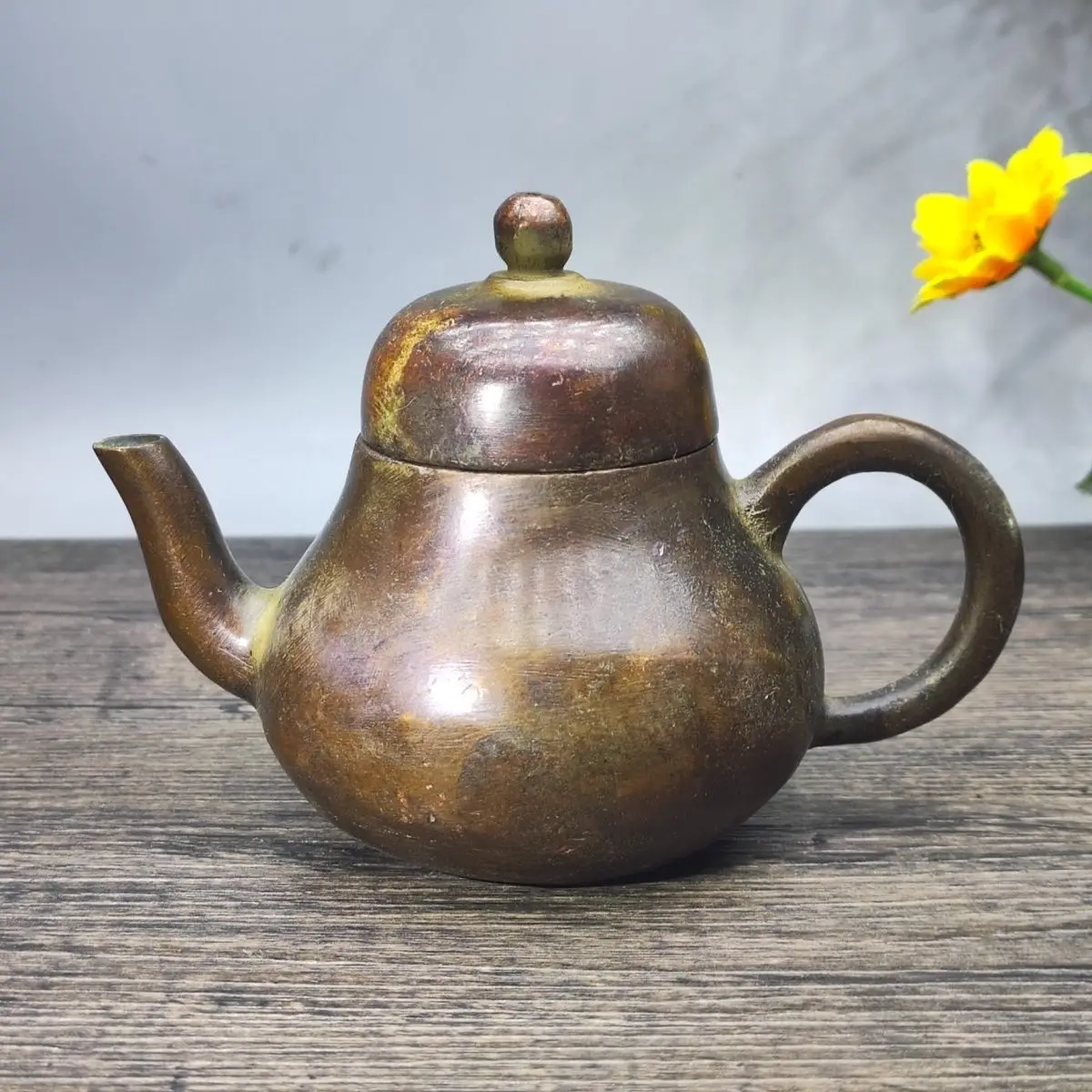 Copper collection, Xishi pot handle pot, copper ware, tea table ornament, copper pot office gift
Copper collection, Xishi pot handle pot, copper ware, tea table ornament, copper pot office gift