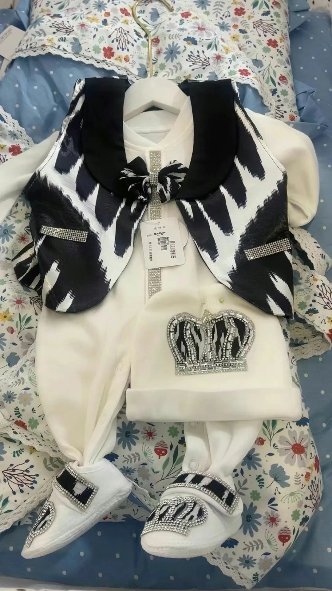 Dollbling Baby coming Home Турция Дизайн Корона Ювелирные Изделия Блейзер Одежда Варежки Чепчики 5 шт. Младенческая Фотография Одежда для детского душа
Dollbling Baby coming Home Турция Дизайн Корона Ювелирные Изделия Блейзер Одежда Варежки Чепчики 5 шт. Младенческая Фотография Одежда для детского душа
