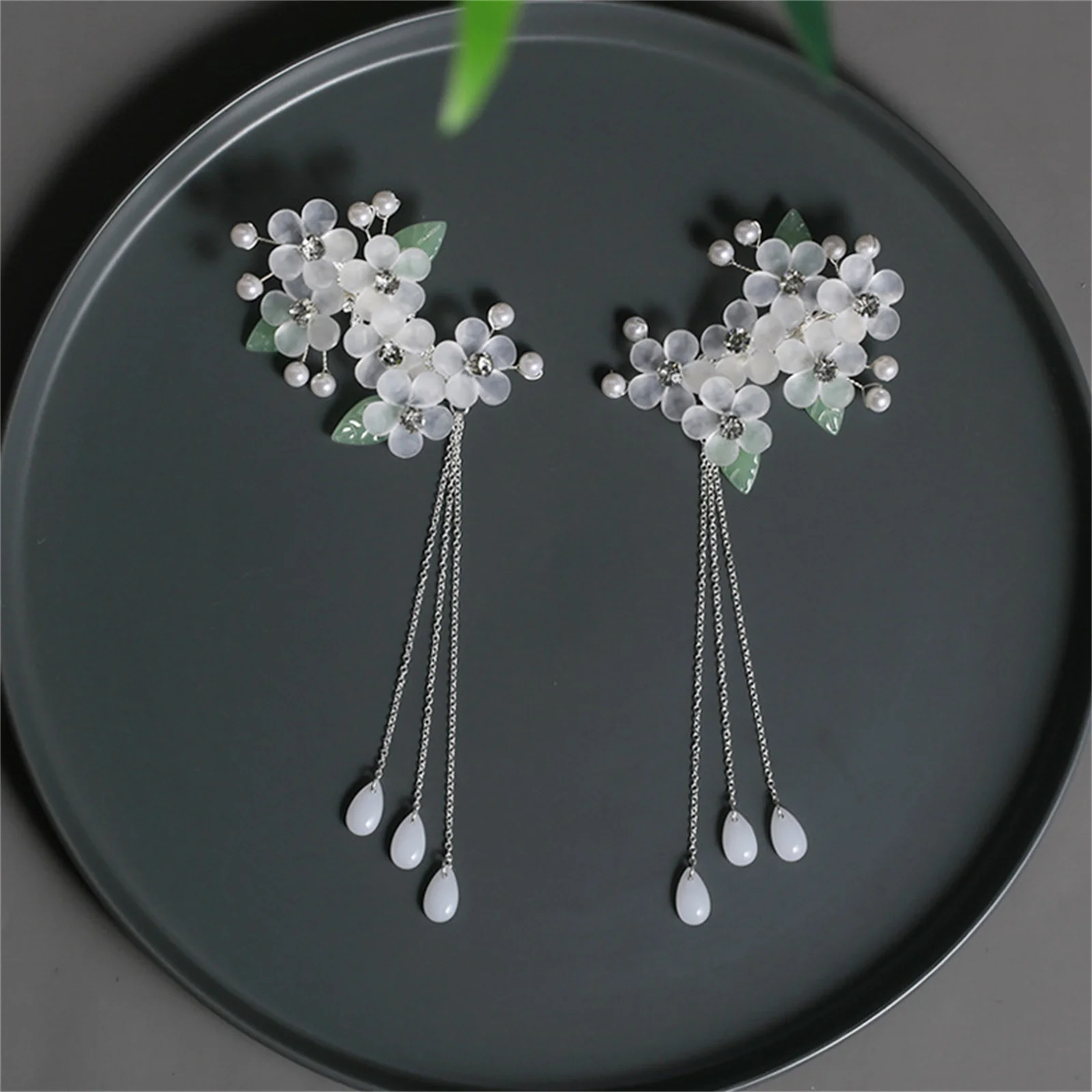 Fairy White Flower Hairpins Women Girls Fringe Jewelry Beads Tassel Pendant Hairclips Floral Headpieces Retro Chinese Hairgrips
Fairy White Flower Hairpins Women Girls Fringe Jewelry Beads Tassel Pendant Hairclips Floral Headpieces Retro Chinese Hairgrips