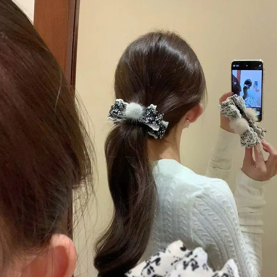 Vintage Floral Banana Hair Clip Faux Mink Pompom Bow For Low Ponytail Back Head High Quality Soft Comfortable
Vintage Floral Banana Hair Clip Faux Mink Pompom Bow For Low Ponytail Back Head High Quality Soft Comfortable