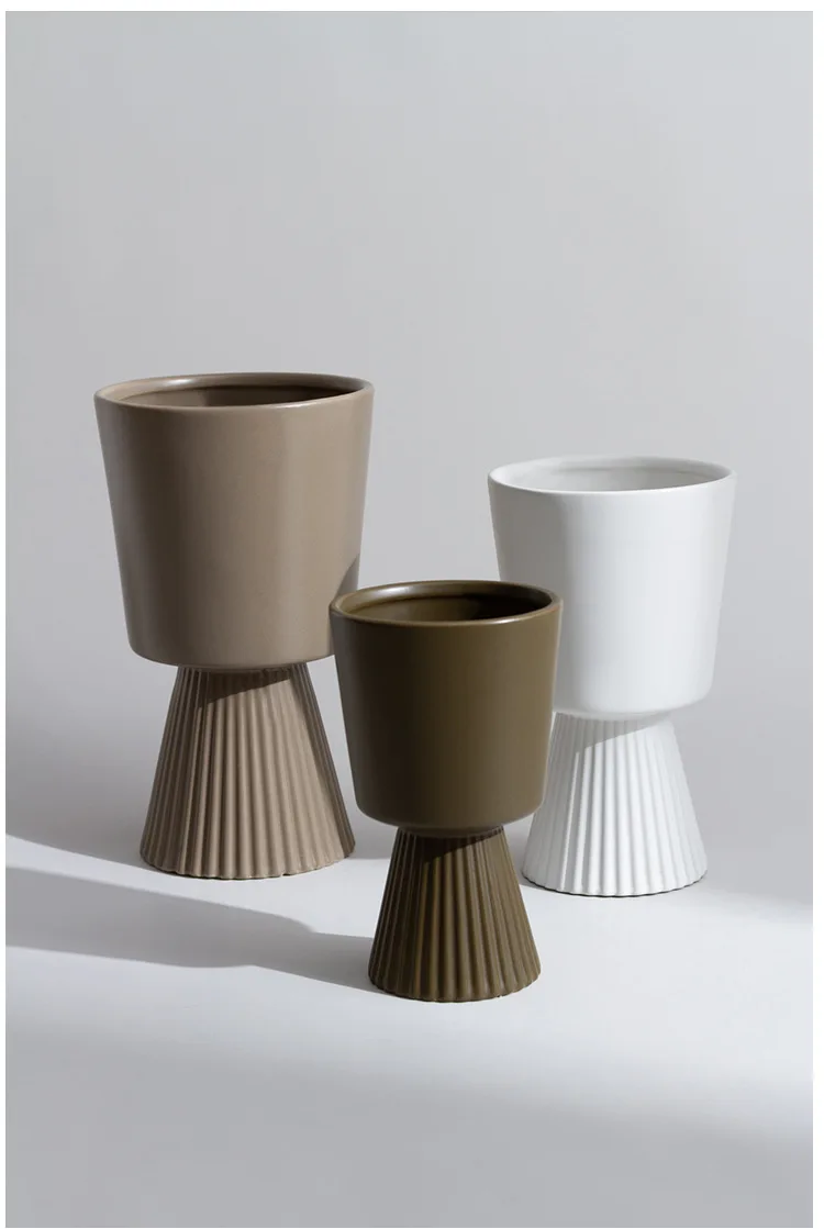 Modern tall ceramic pot personality brown green department designer green flower device desktop home pot
Modern tall ceramic pot personality brown green department designer green flower device desktop home pot