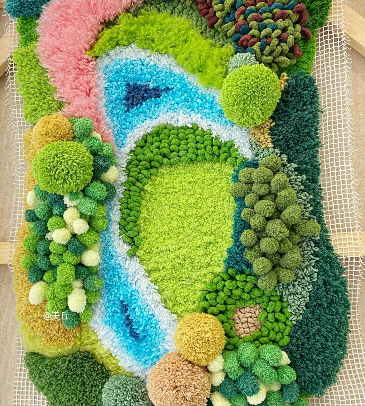 Набор для создания коврика из мха своими руками, подарок ручной работы для декора спальни или гостиной.
Набор для создания коврика из мха своими руками, подарок ручной работы для декора спальни или гостиной.