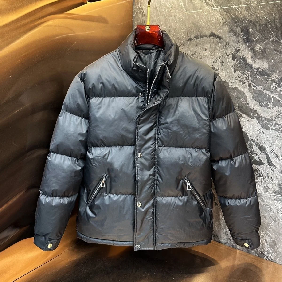 Winter New Sle Thiened Cotton Jaet Stand Collar Men's ort Bread Sle Warm Coat Faionable Outerwear Youth
Winter New Sle Thiened Cotton Jaet Stand Collar Men's ort Bread Sle Warm Coat Faionable Outerwear Youth