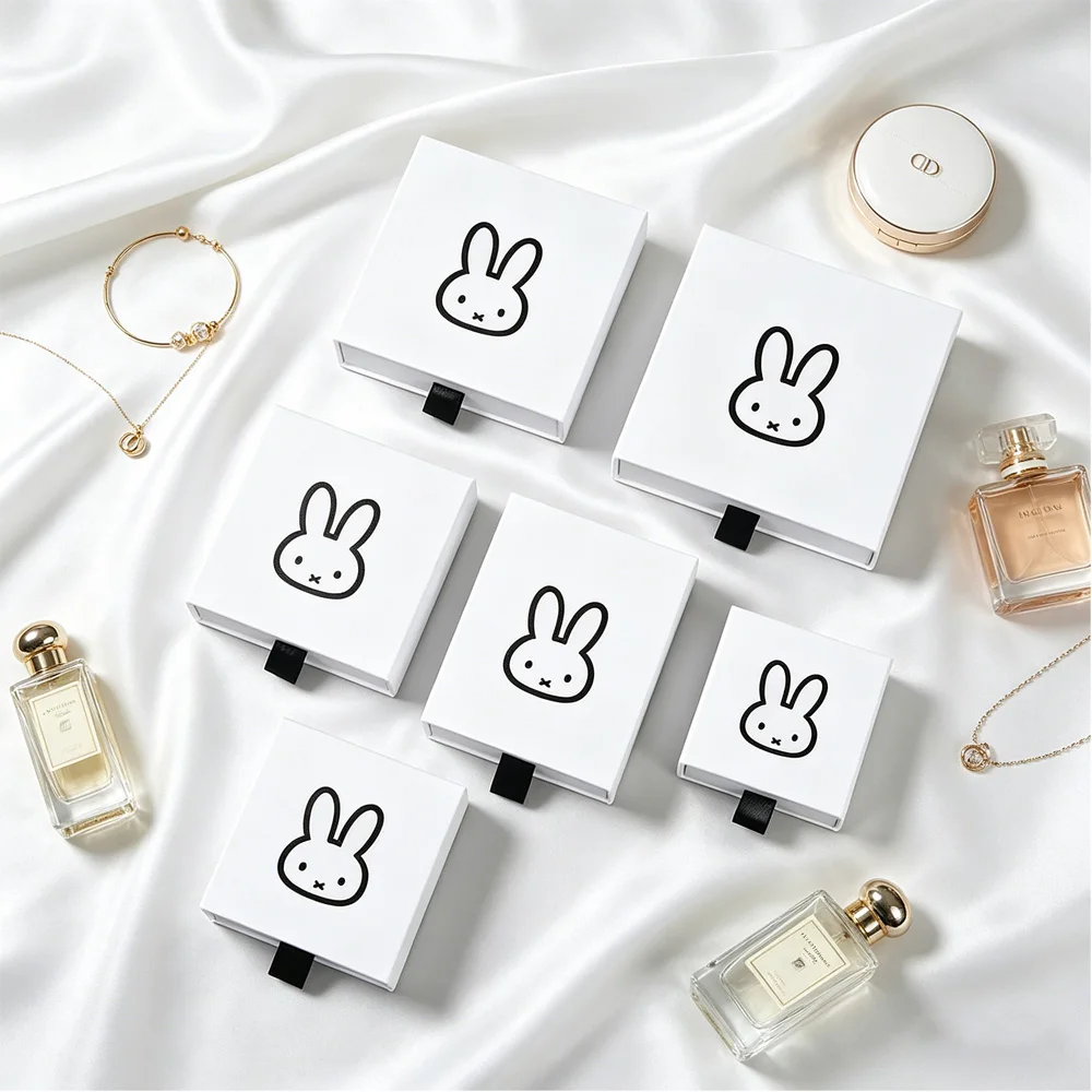 50 Bulk Customized Logo Jewelry Drawer Box Pull-Out Paper Packaging Box Necklace Earring Bracelet Brooch Studs Pendant Gift Case
50 Bulk Customized Logo Jewelry Drawer Box Pull-Out Paper Packaging Box Necklace Earring Bracelet Brooch Studs Pendant Gift Case
