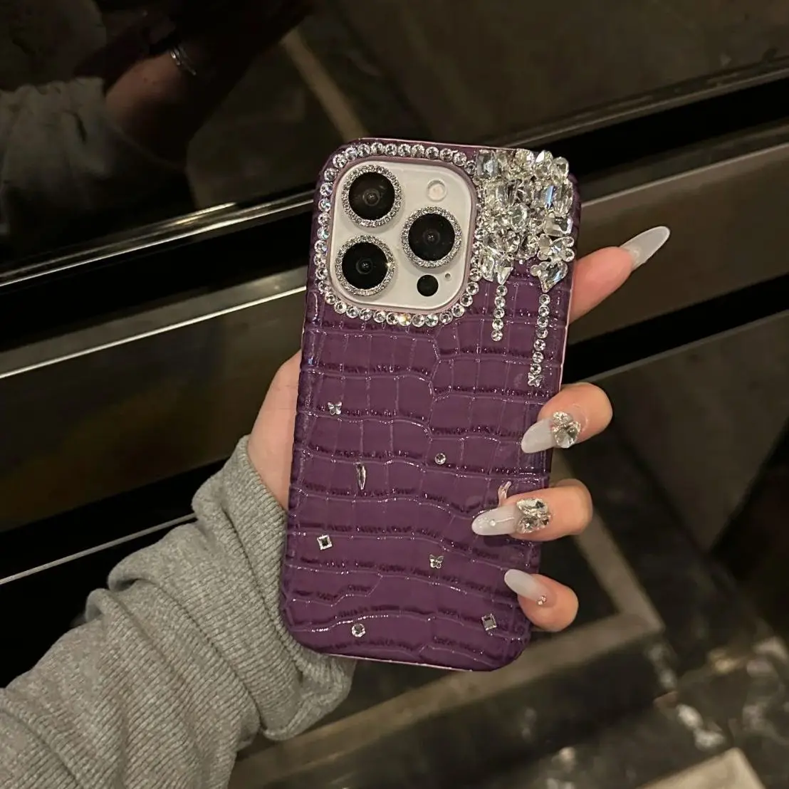 High-grade Flash Diamond Purple Crocodile Pattern Phone Case for iPhone16promax Women Drop-resistant Protective Case
High-grade Flash Diamond Purple Crocodile Pattern Phone Case for iPhone16promax Women Drop-resistant Protective Case