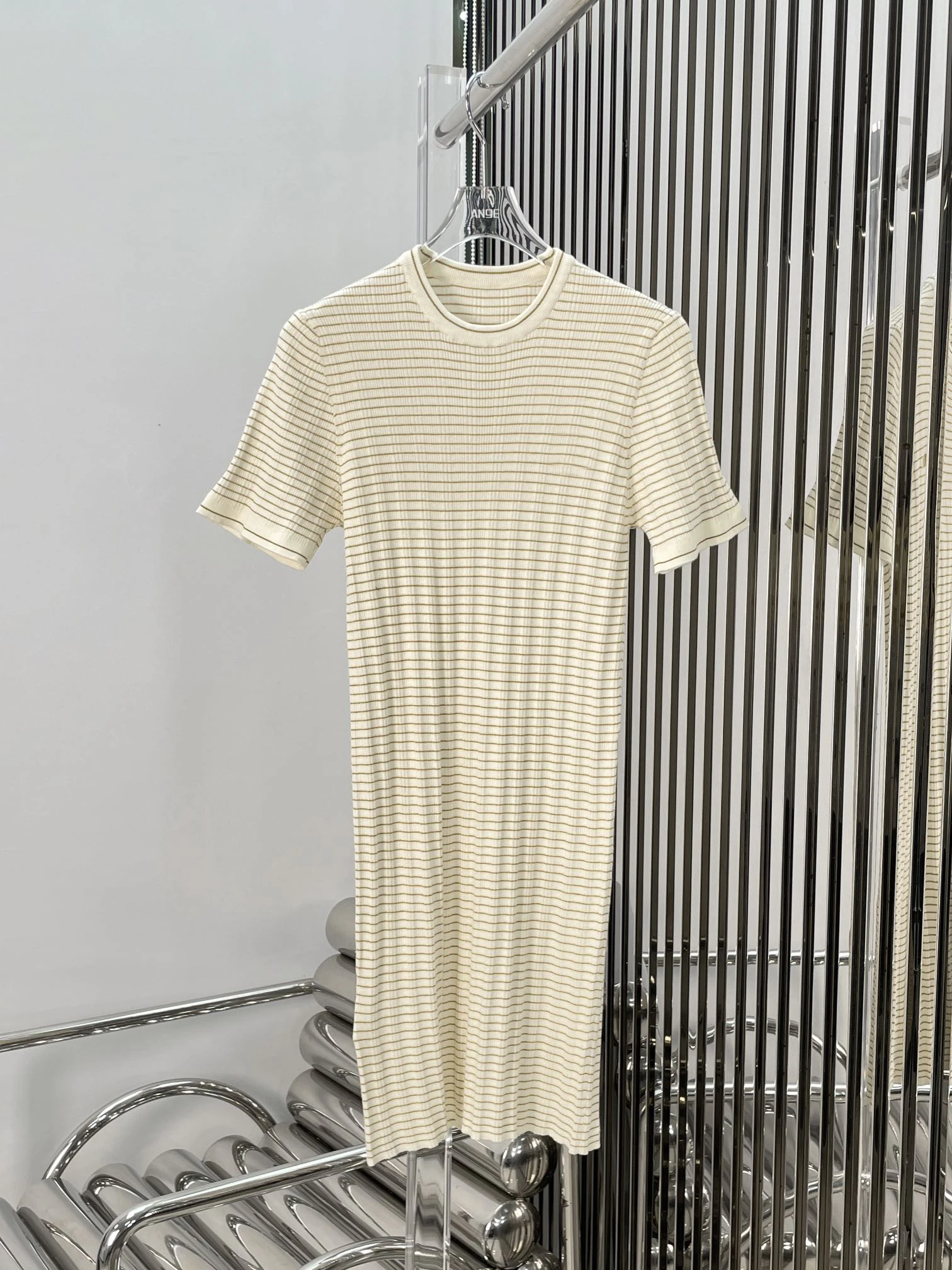 Dress Round neck design Fashionable temperament Slim Soft and comfortable Casual and versatile 2024 summer women's new hot
Dress Round neck design Fashionable temperament Slim Soft and comfortable Casual and versatile 2024 summer women's new hot