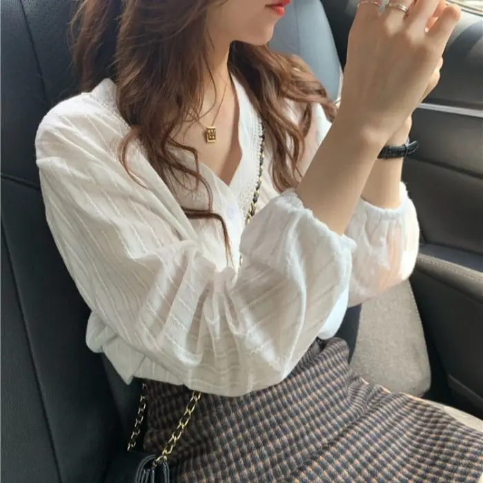 White Lace Bubble Sleeve Shirt Women's Design Summer Doll Top Thin Long Sleeve V-Neck Pure Color Versatile Straight Cut Shirt
White Lace Bubble Sleeve Shirt Women's Design Summer Doll Top Thin Long Sleeve V-Neck Pure Color Versatile Straight Cut Shirt