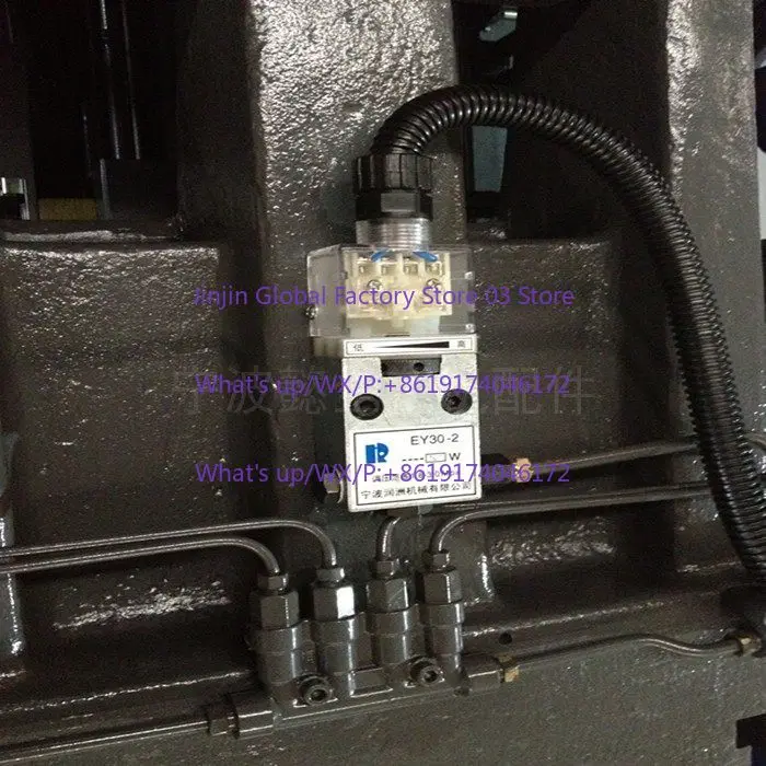 1PCS Haitian molding machine parts EY30-2 grease lubrication pressure relay EY25-2 thin oil lubrication switch
1PCS Haitian molding machine parts EY30-2 grease lubrication pressure relay EY25-2 thin oil lubrication switch