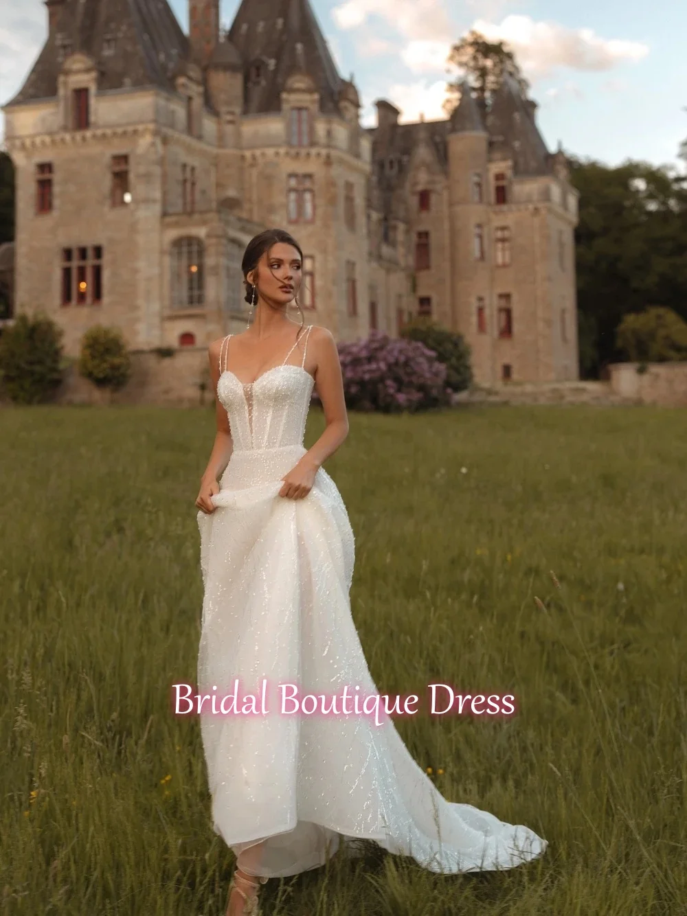 Customized Dazzling A Line Lawn Wedding Dress With Thin Straps Bridal Gown Zipper Back Beaded Romantic Bride Wear
Customized Dazzling A Line Lawn Wedding Dress With Thin Straps Bridal Gown Zipper Back Beaded Romantic Bride Wear