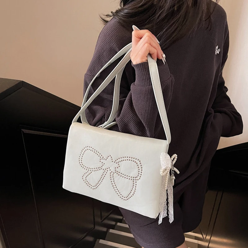 Fashion Rivet Bow Rectangle Women's Bag 2026 Spring Pink Soft PU Leather Crossbody Bags Casual Magnetic Button One Shoulder Bag
Fashion Rivet Bow Rectangle Women's Bag 2026 Spring Pink Soft PU Leather Crossbody Bags Casual Magnetic Button One Shoulder Bag