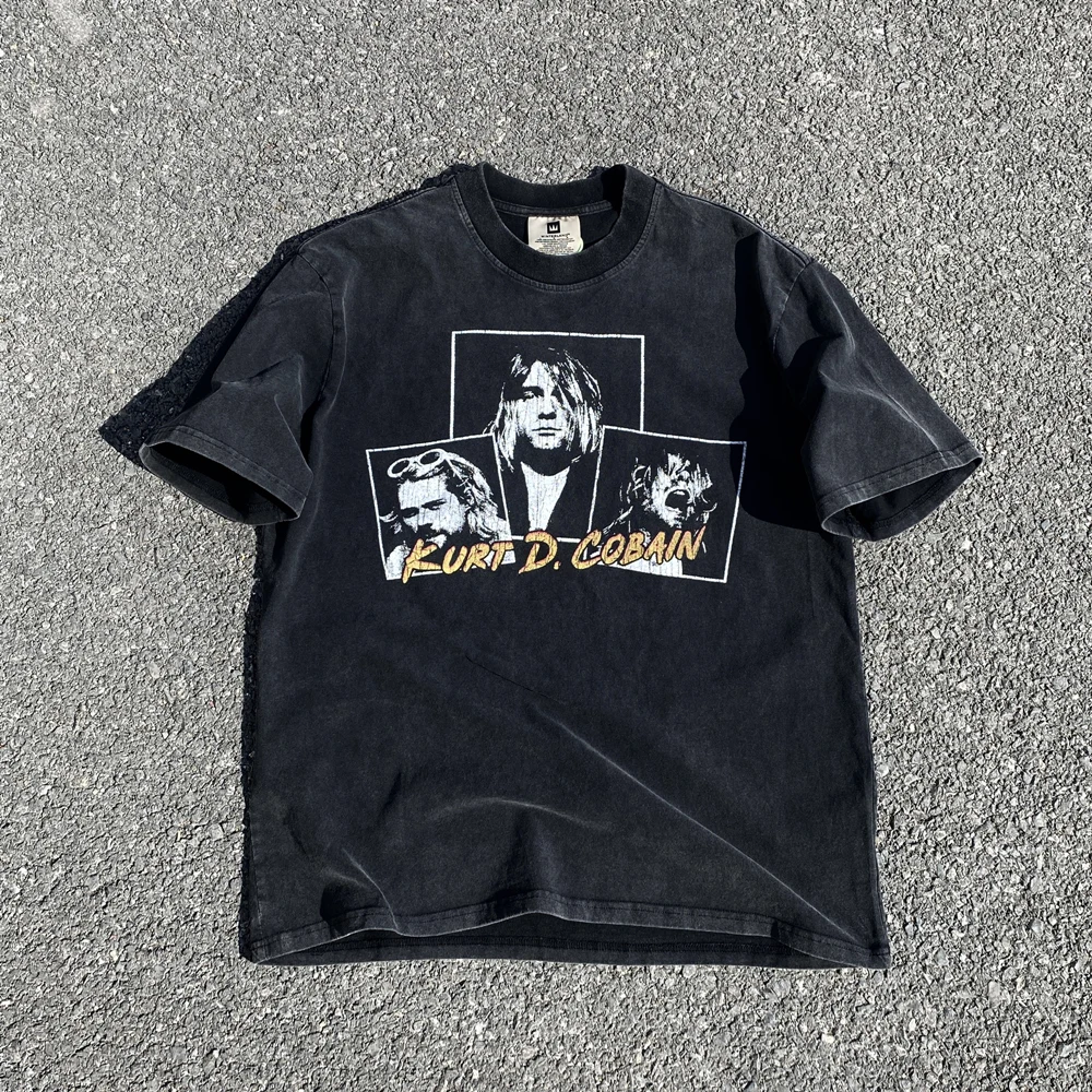 Kanye666 модная ностальгия Курт Дональд кобеин персонаж графика винтажная одежда свободные футболки для мужчин
Kanye666 модная ностальгия Курт Дональд кобеин персонаж графика винтажная одежда свободные футболки для мужчин