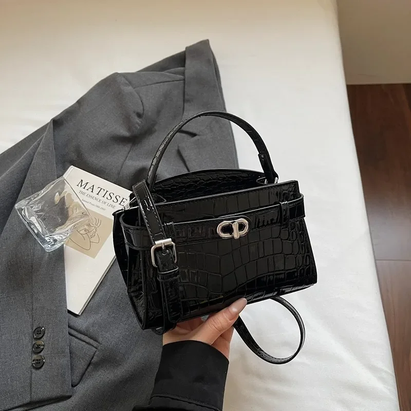 Designer Luxury Vintage Diaper Bag For Women Leather Crossbody Handbag Elegant Minimalist Chic Letter Logo
Designer Luxury Vintage Diaper Bag For Women Leather Crossbody Handbag Elegant Minimalist Chic Letter Logo