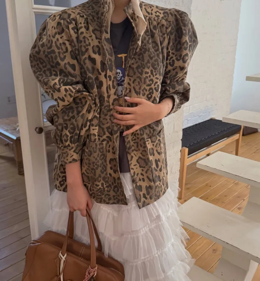 Длинное пальто, женская повседневная куртка с воротником-стойкой и леопардовым принтом, повседневное пальто, осенняя модная верхняя одежда, женская куртка (CD5839
Длинное пальто, женская повседневная куртка с воротником-стойкой и леопардовым принтом, повседневное пальто, осенняя модная верхняя одежда, женская куртка (CD5839