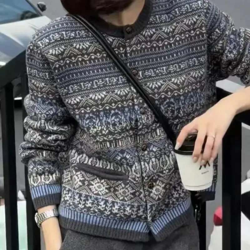 Fashionable Retro Pure Wool Knit Cardigan Long Sleeve round Neck Fair Isle Top for Autumn Winter New Arrival Women's Sweater
Fashionable Retro Pure Wool Knit Cardigan Long Sleeve round Neck Fair Isle Top for Autumn Winter New Arrival Women's Sweater
