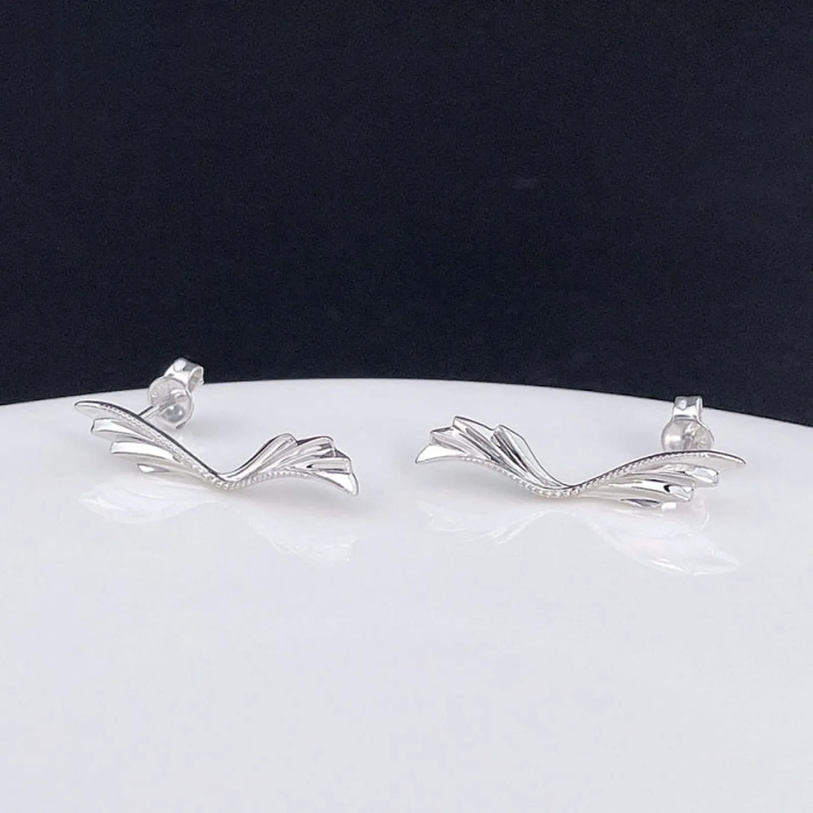 Real Pure Platinum 950 Stud Women Gift Lucky Unique Carved Wings Earrings 2.77-2.9g
Real Pure Platinum 950 Stud Women Gift Lucky Unique Carved Wings Earrings 2.77-2.9g