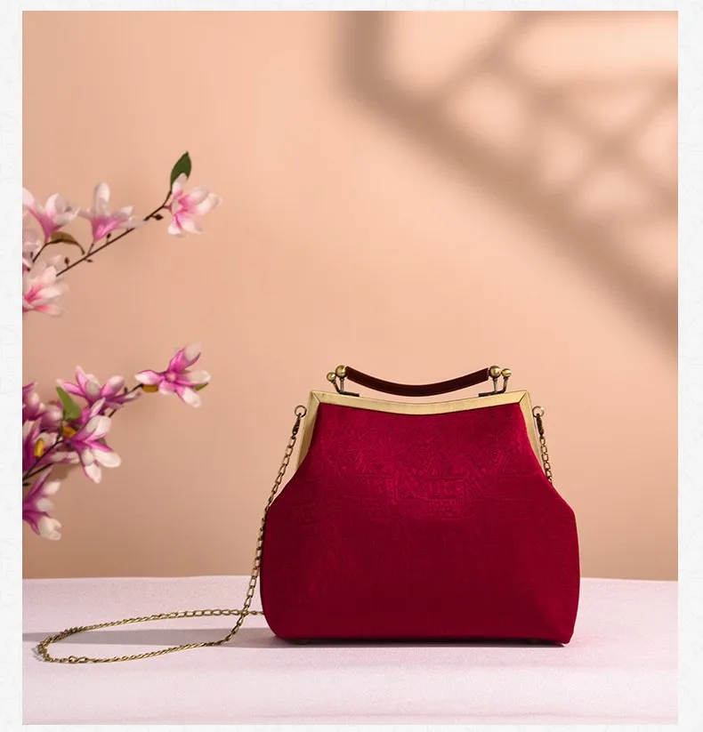 Cape-Bay Burgundy Wedding Bag, Wedding Banquet Bag, Wedding Bag, Soft Silky Glossy Fabric Bag, Women's Bag, Gold Edge Bag, Styling Bag, Small Handbag, Bag with Feet, Retro Antique Style Trendy Bag, Chain Bag, Lock Bag, Shoulder Bag
Cape-Bay Burgundy Wedding Bag, Wedding Banquet Bag, Wedding Bag, Soft Silky Glossy Fabric Bag, Women's Bag, Gold Edge Bag, Styling Bag, Small Handbag, Bag with Feet, Retro Antique Style Trendy Bag, Chain Bag, Lock Bag, Shoulder Bag