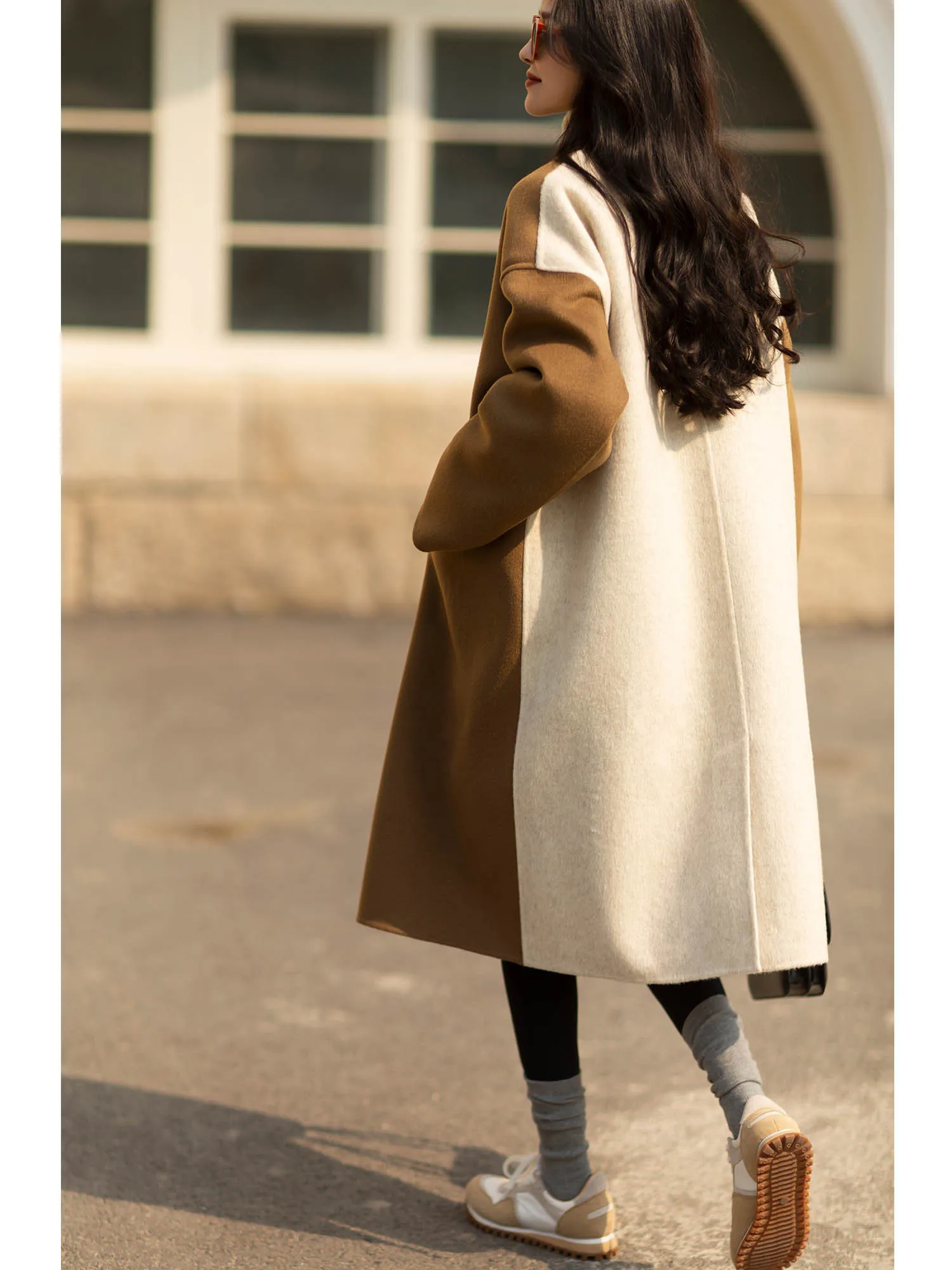 Двустороннее шерстяное пальто для повседневной носки, с простым воротником, цветными вставками и дизайном в стиле пэчворк с изображением слонов и жирафов, женская модная зимняя одежда.
Двустороннее шерстяное пальто для повседневной носки, с простым воротником, цветными вставками и дизайном в стиле пэчворк с изображением слонов и жирафов, женская модная зимняя одежда.