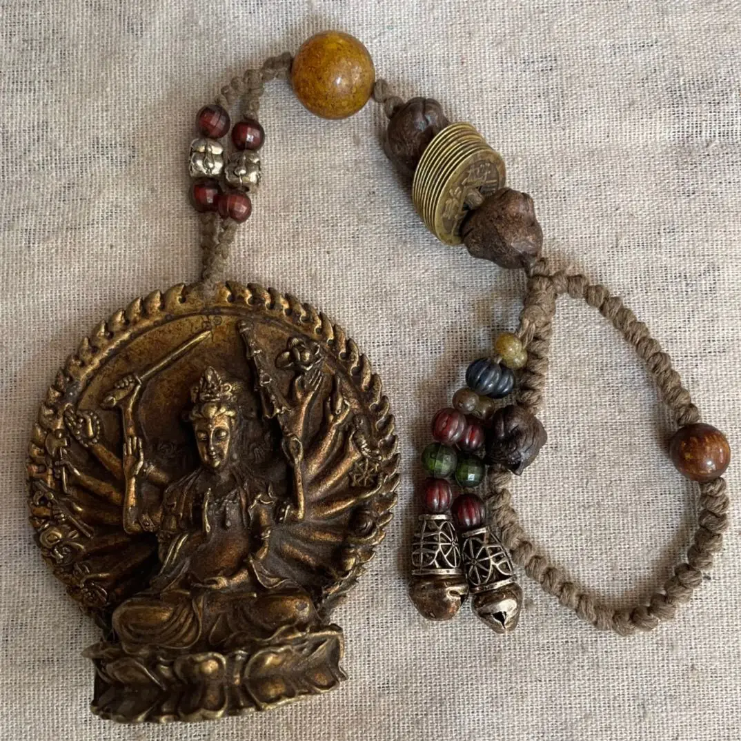 Retro pure copper thousand-handed Guanyin Buddha statue brass Guanyin Bodhisattva Buddhist hall bronze statue home Guanyin ornam
Retro pure copper thousand-handed Guanyin Buddha statue brass Guanyin Bodhisattva Buddhist hall bronze statue home Guanyin ornam