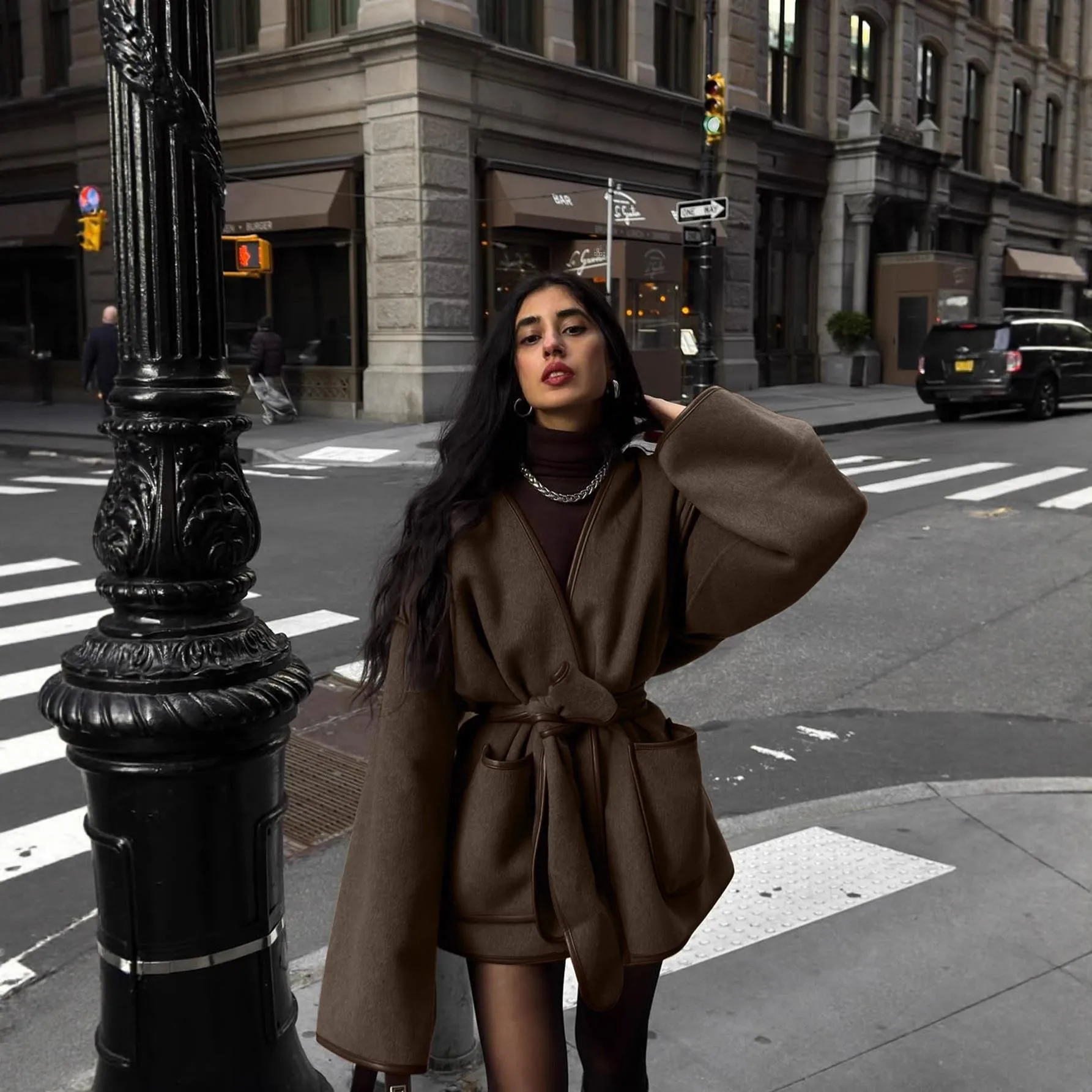 Уличный кардиган большого размера, пальто средней длины с кетами, трансграничная женская модная верхняя одежда с поясом
Уличный кардиган большого размера, пальто средней длины с кетами, трансграничная женская модная верхняя одежда с поясом