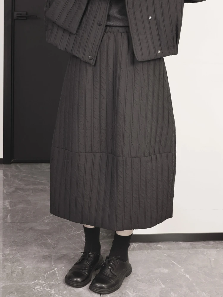 Thickened Texture Cotton Half Skirt for Women Warm Mid-Length A-Line Skirt Dark Style Casual High Waist Design Winter 2025
Thickened Texture Cotton Half Skirt for Women Warm Mid-Length A-Line Skirt Dark Style Casual High Waist Design Winter 2025