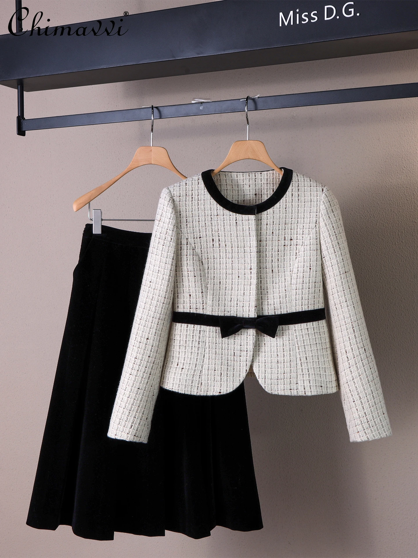 Высококачественный элегантный женский комплект из двух предметов с юбкой для поездок на работу, осенняя одежда 2021, новая модная куртка с длинными рукавами, комплект с верхней юбкой
Высококачественный элегантный женский комплект из двух предметов с юбкой для поездок на работу, осенняя одежда 2021, новая модная куртка с длинными рукавами, комплект с верхней юбкой