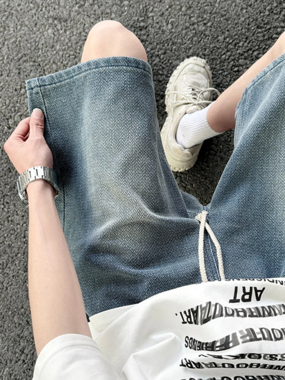 Retro Blue Pattern Denim orts Men's Summer American Casual Oversize Loose Jeans Low Waist Five-Quarter Length Straight Leg
Retro Blue Pattern Denim orts Men's Summer American Casual Oversize Loose Jeans Low Waist Five-Quarter Length Straight Leg