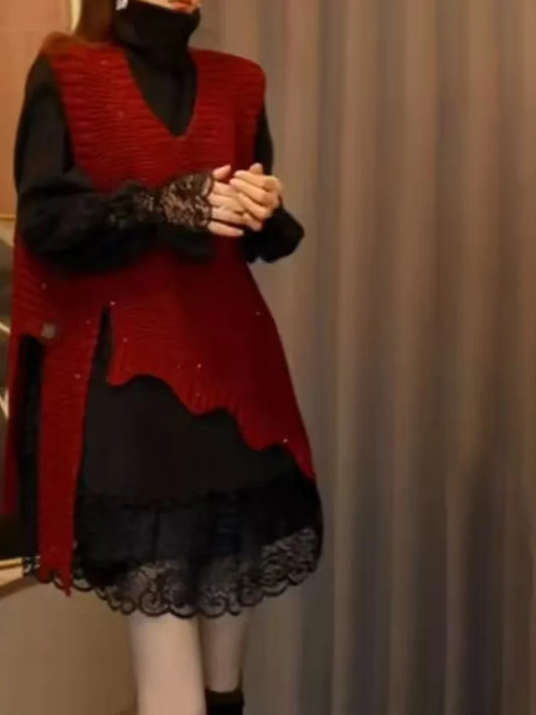 Европейский стильный вязаный жилет с асимметричным вырезом для женщин, модный молодежный универсальный жилет с V-образным вырезом, стройнящий, для города и повседневной носки
Европейский стильный вязаный жилет с асимметричным вырезом для женщин, модный молодежный универсальный жилет с V-образным вырезом, стройнящий, для города и повседневной носки