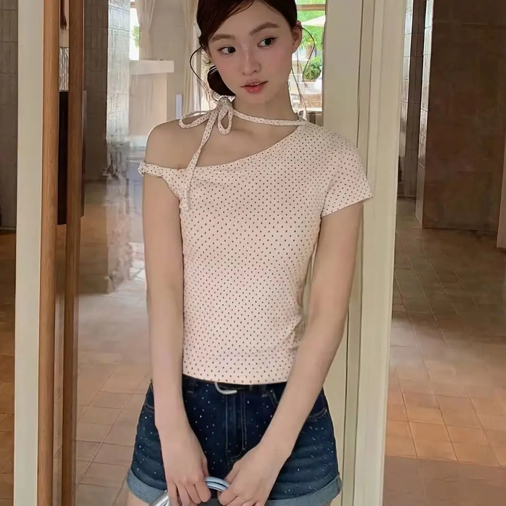 2026 New Korean Fashion Polka Dot One Shoulder T Shirt Women Casual Slim Commute Office Lady Sexy Halter Neck Tee
2026 New Korean Fashion Polka Dot One Shoulder T Shirt Women Casual Slim Commute Office Lady Sexy Halter Neck Tee