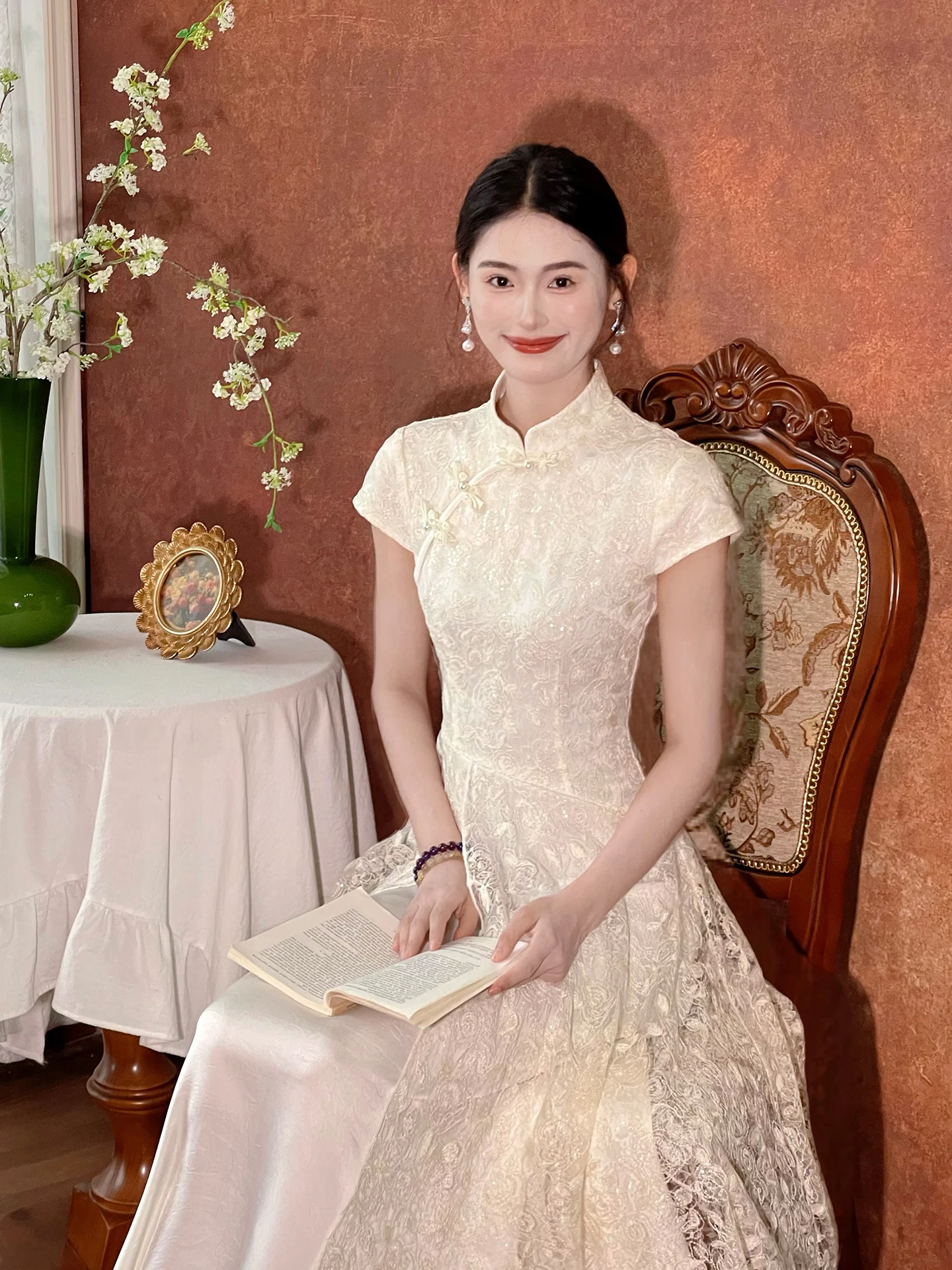 Новое китайское платье Lingxian Zhihe с бисером и цветочным узором, улучшенная модель, женское летнее платье в стиле пэчворк, невероятно красивое.
Новое китайское платье Lingxian Zhihe с бисером и цветочным узором, улучшенная модель, женское летнее платье в стиле пэчворк, невероятно красивое.